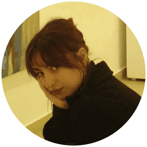 გრაფიკული დიზაინის კურსდამთავრებული ანანო დოლიძე