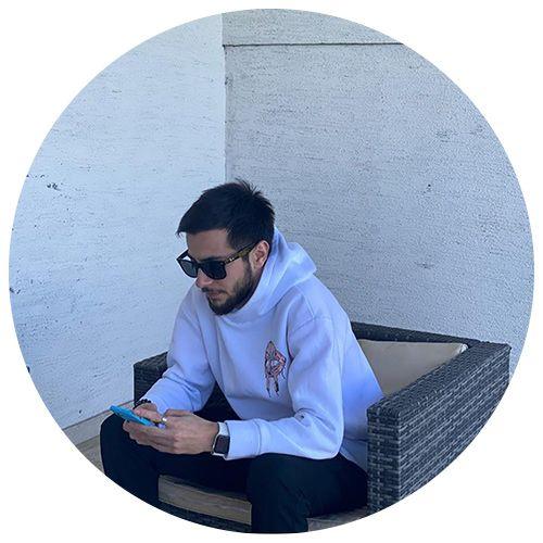 ბლენდერის კურსდამთავრებული