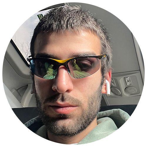 გრაფიკული დიზაინის კურსდამთავრებული