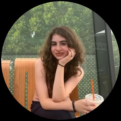 გრაფიკული დიზაინის კურსდამთავრებული - ლიზი ქოჩლაძე