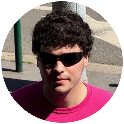 კონტენტისა და ქოფირაითინგის კურსდამთავრებული - ნიკოლოზ კიკნაძე